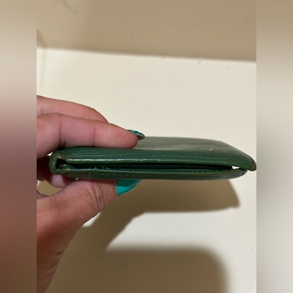 Louis Vuitton Green Epi Bifold Leather Wallet - Picture 10 of 10